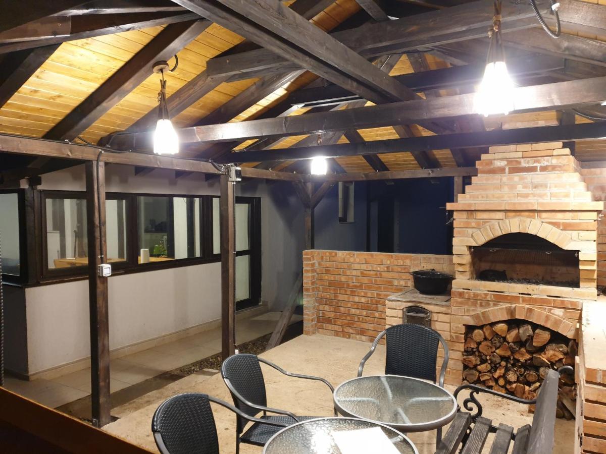 Villa Casa din Vie, piscină încălzită, întreaga locație la 15min de centrul orașului Oradea Extérieur photo