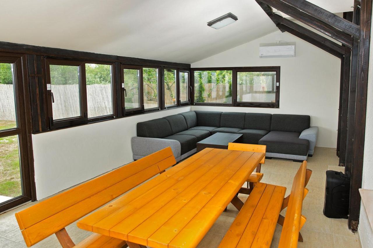 Villa Casa din Vie, piscină încălzită, întreaga locație la 15min de centrul orașului Oradea Extérieur photo