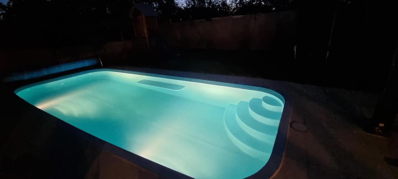 Villa Casa din Vie, piscină încălzită, întreaga locație la 15min de centrul orașului Oradea Extérieur photo