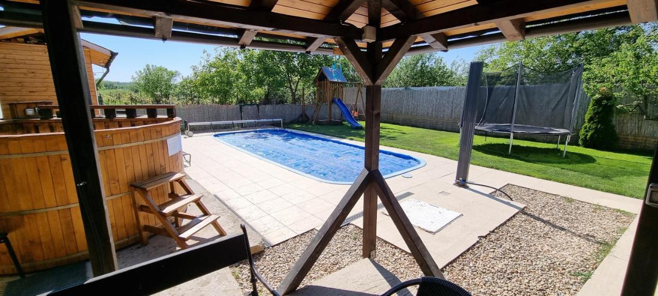 Villa Casa din Vie, piscină încălzită, întreaga locație la 15min de centrul orașului Oradea Extérieur photo